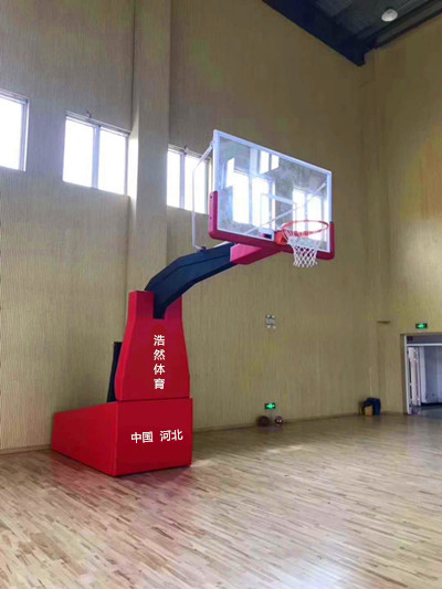 四川省成都某中學(xué)安裝室內(nèi)電動液壓籃球案例
